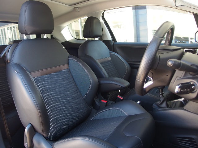 認定中古車入荷情報