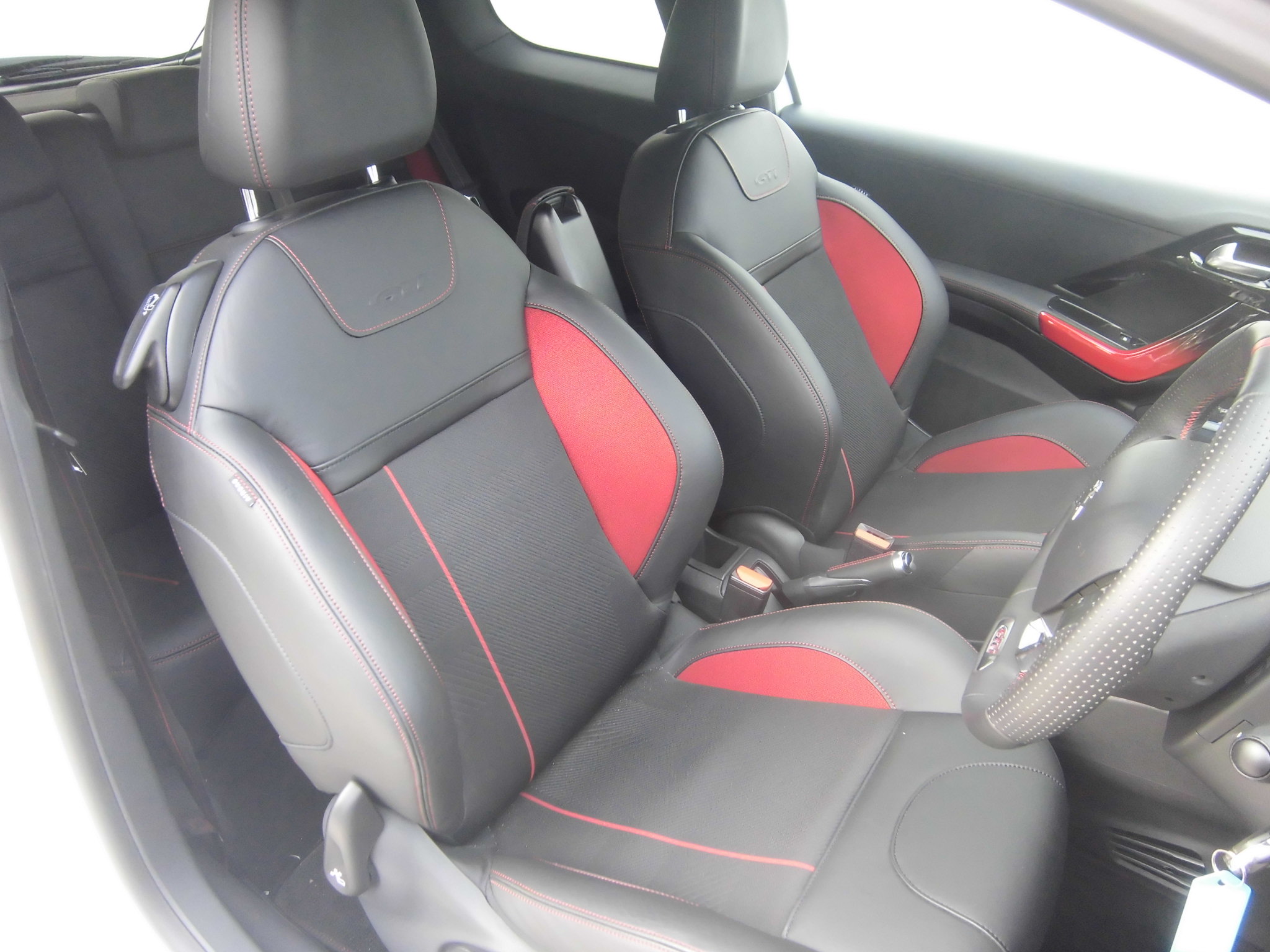 認定中古車情報～ホットハッチ　“  ＧＴ ｉ ”～