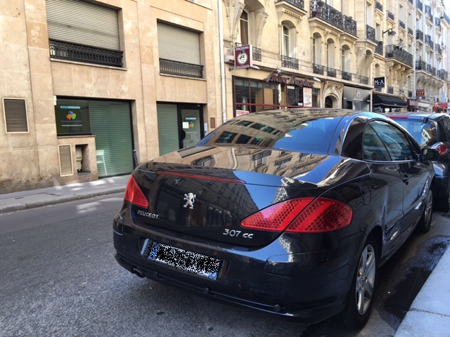 パリは全力でプジョー