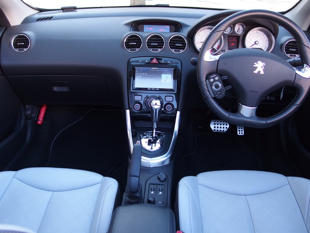 認定中古車入荷のお知らせ　～ローランギャロス～