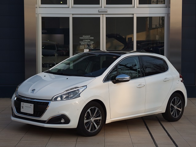 " Peugeot 208 Allure Cielo P. 1.2L 6AT RHD "