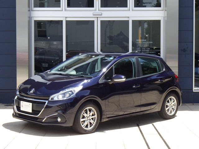 " Peugeot 208 Style 1.2L 5MT "