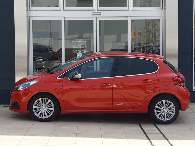 " Peugeot 208 Allure 6AT "