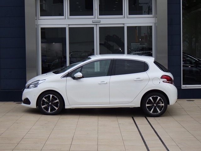 " Peugeot 208 Allure FUN ED.6AT "