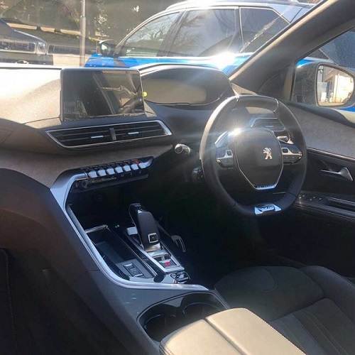 新しい試乗車のご紹介🚗５００８GT　　