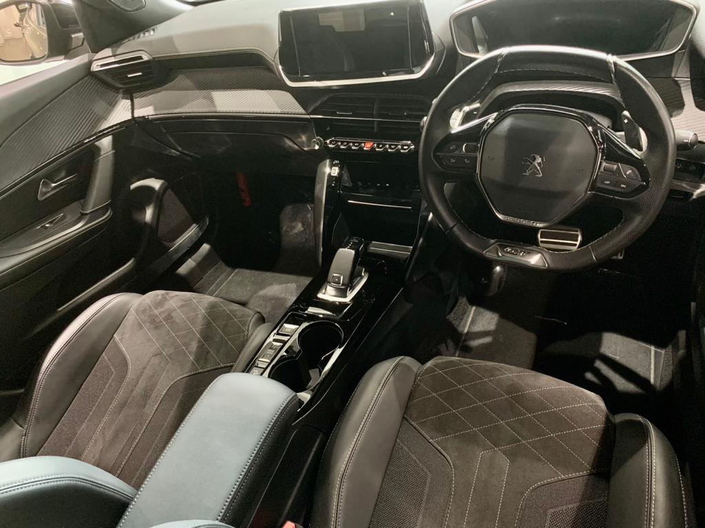 🦁認定中古車のご紹介です🚗
