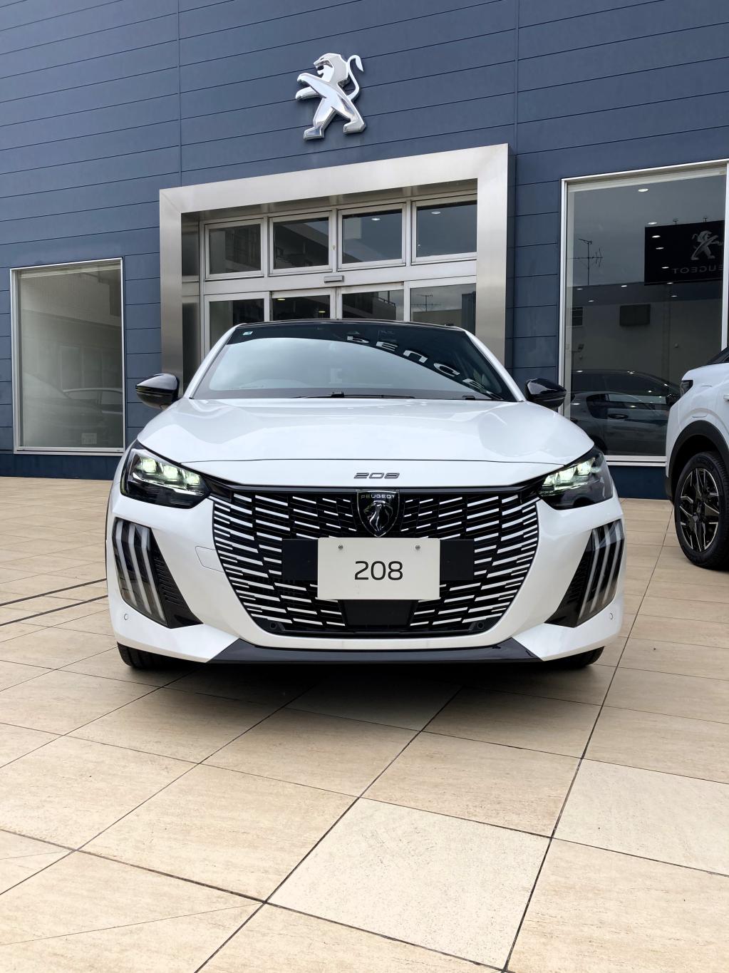 NEW 208 HYBRID デビュー