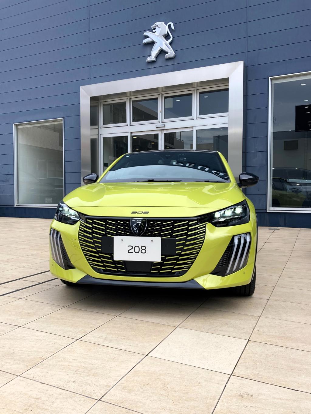 NEW 208 HYBRID デビュー