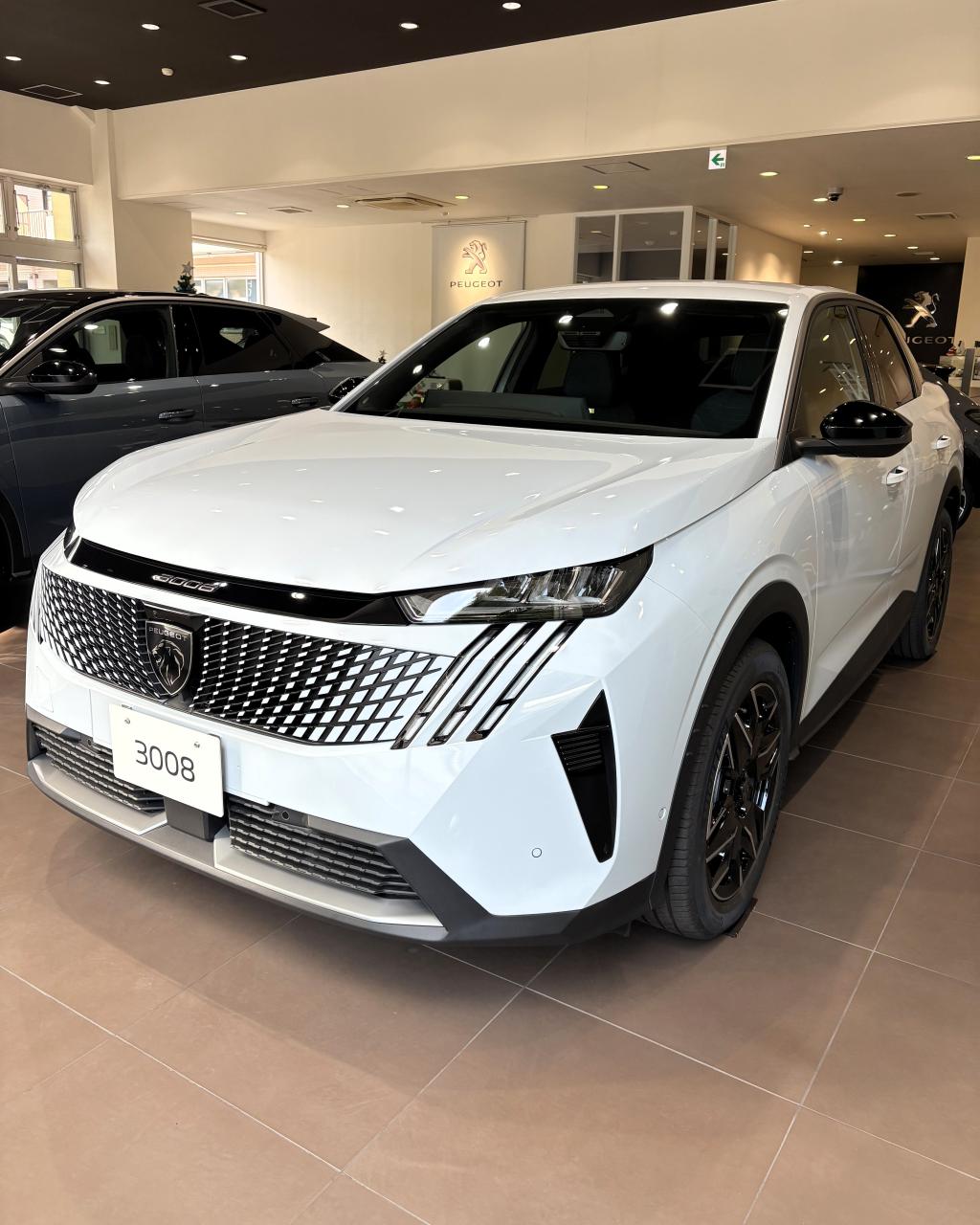 ✨プジョーNEW 3008 ALLURE HYBRID✨展示してます(^^)/
