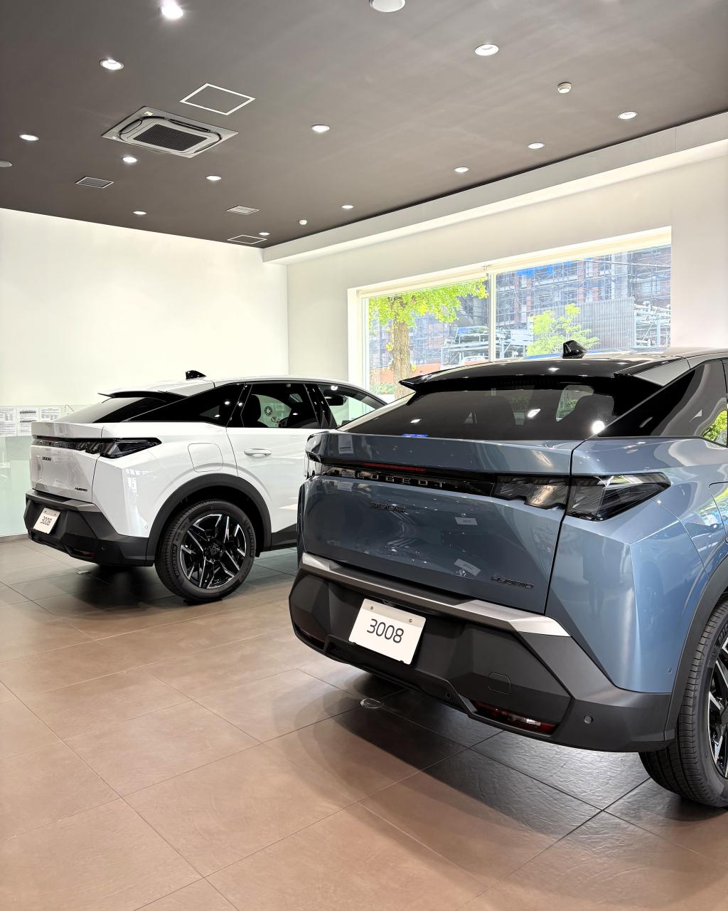 ✨プジョーNEW 3008 ALLURE HYBRID✨展示してます(^^)/