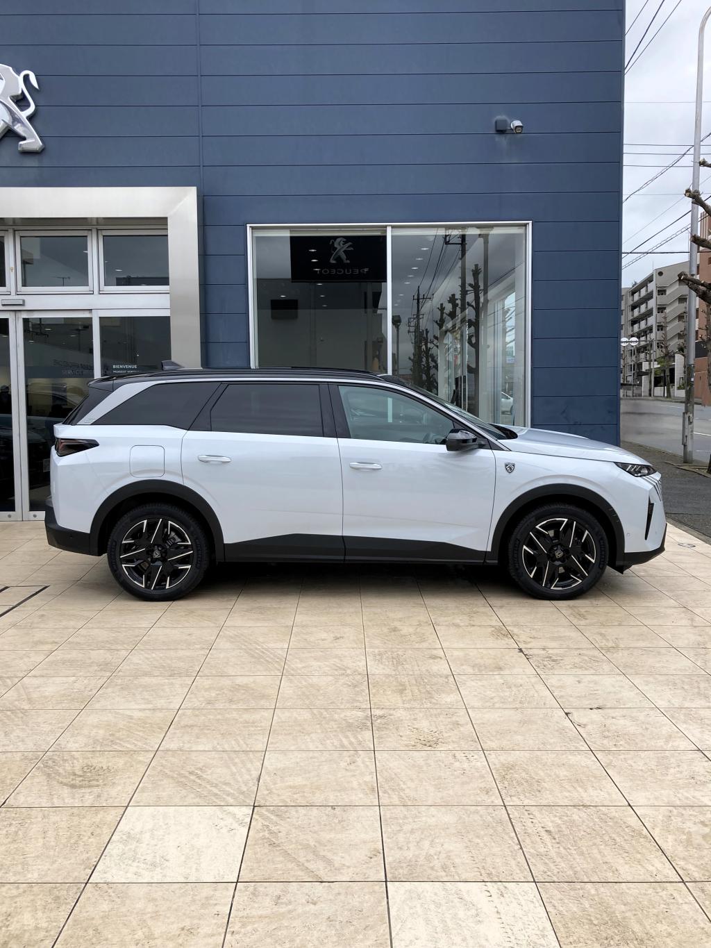 ✨NEW 5008 HYBRID デビューフェア✨