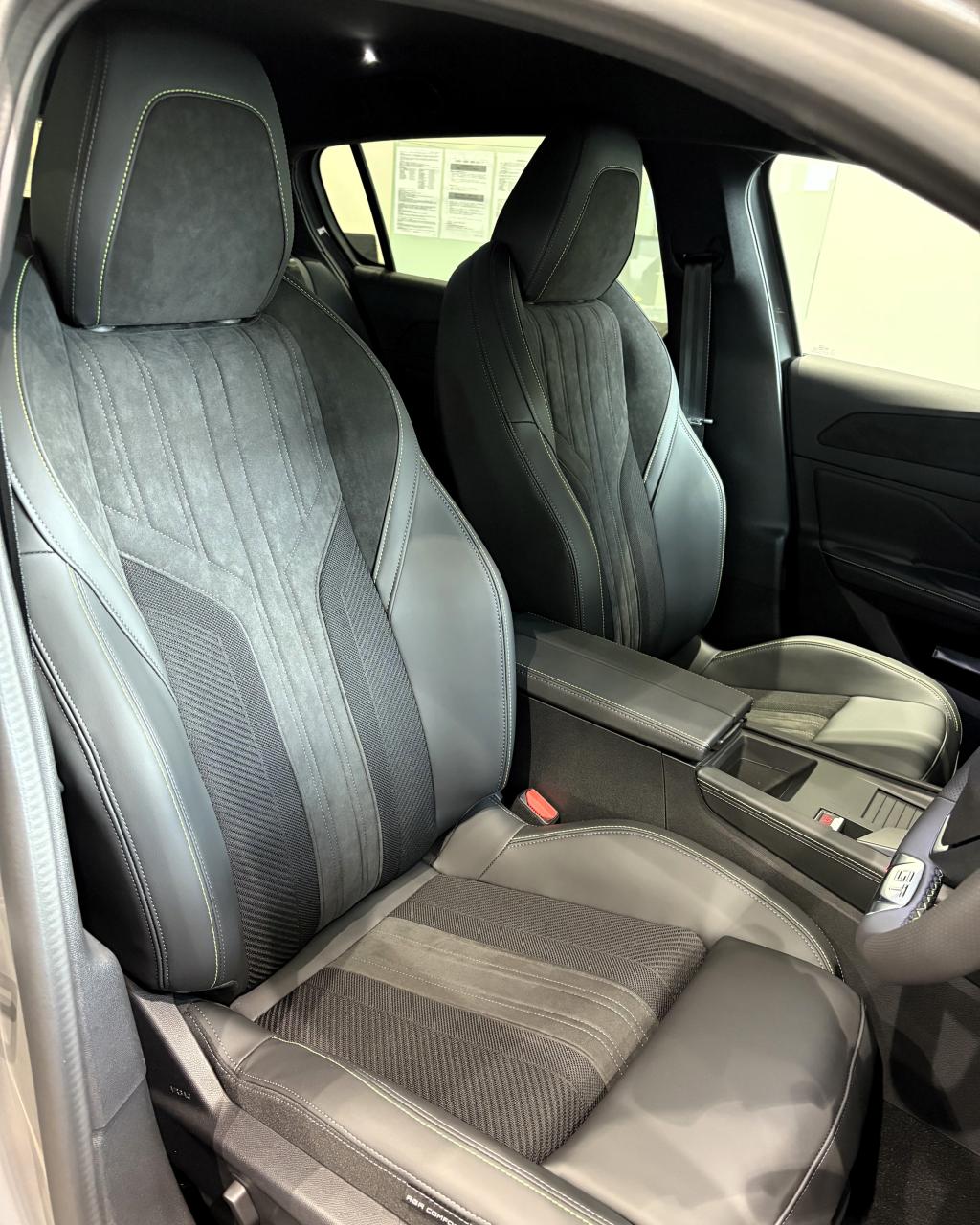 9 月 4 日(木)から登場！！ 「308 GT HYBRID Selenium Edition」