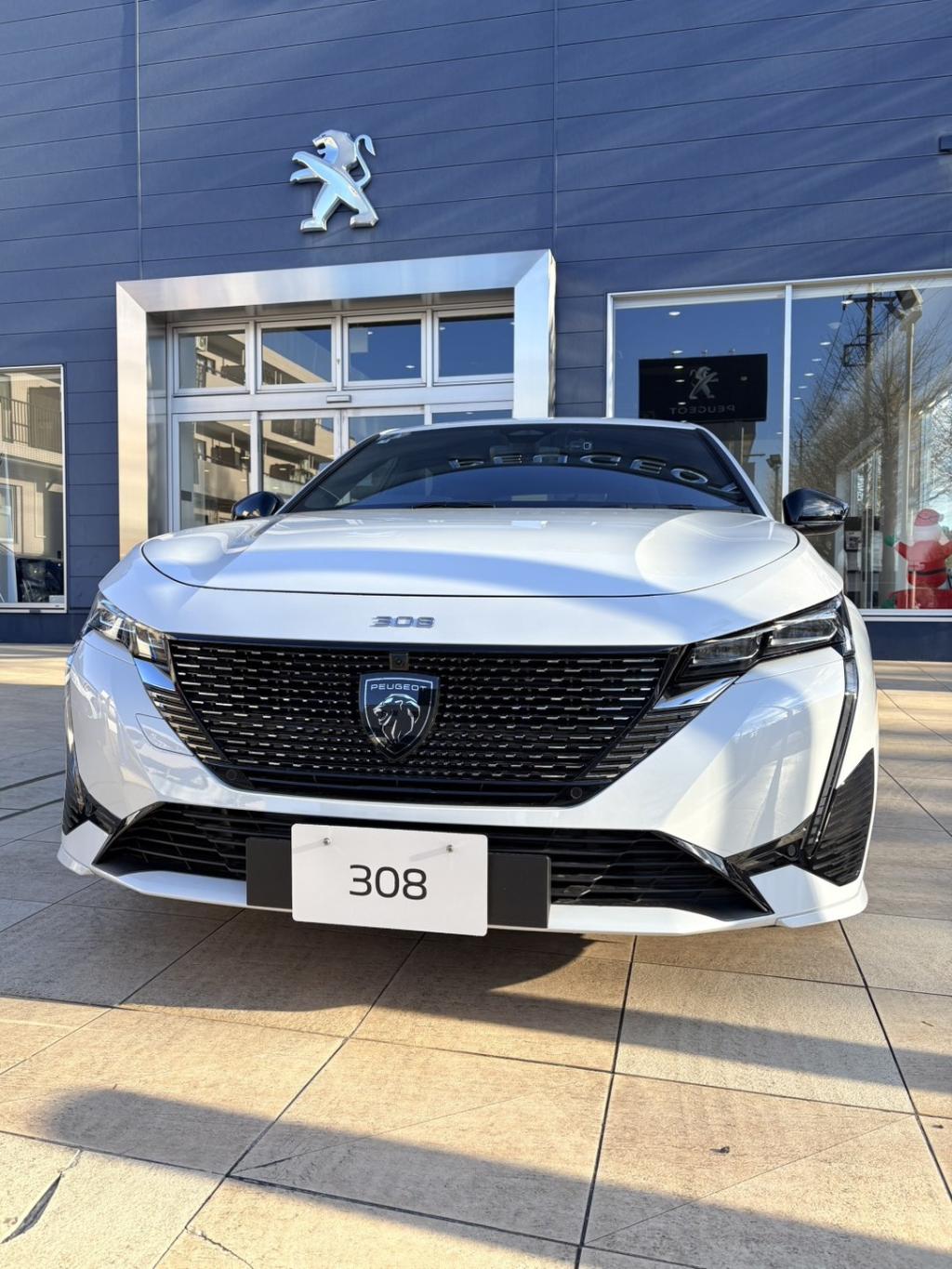 プジョーのHYBRIDをご堪能ください❤