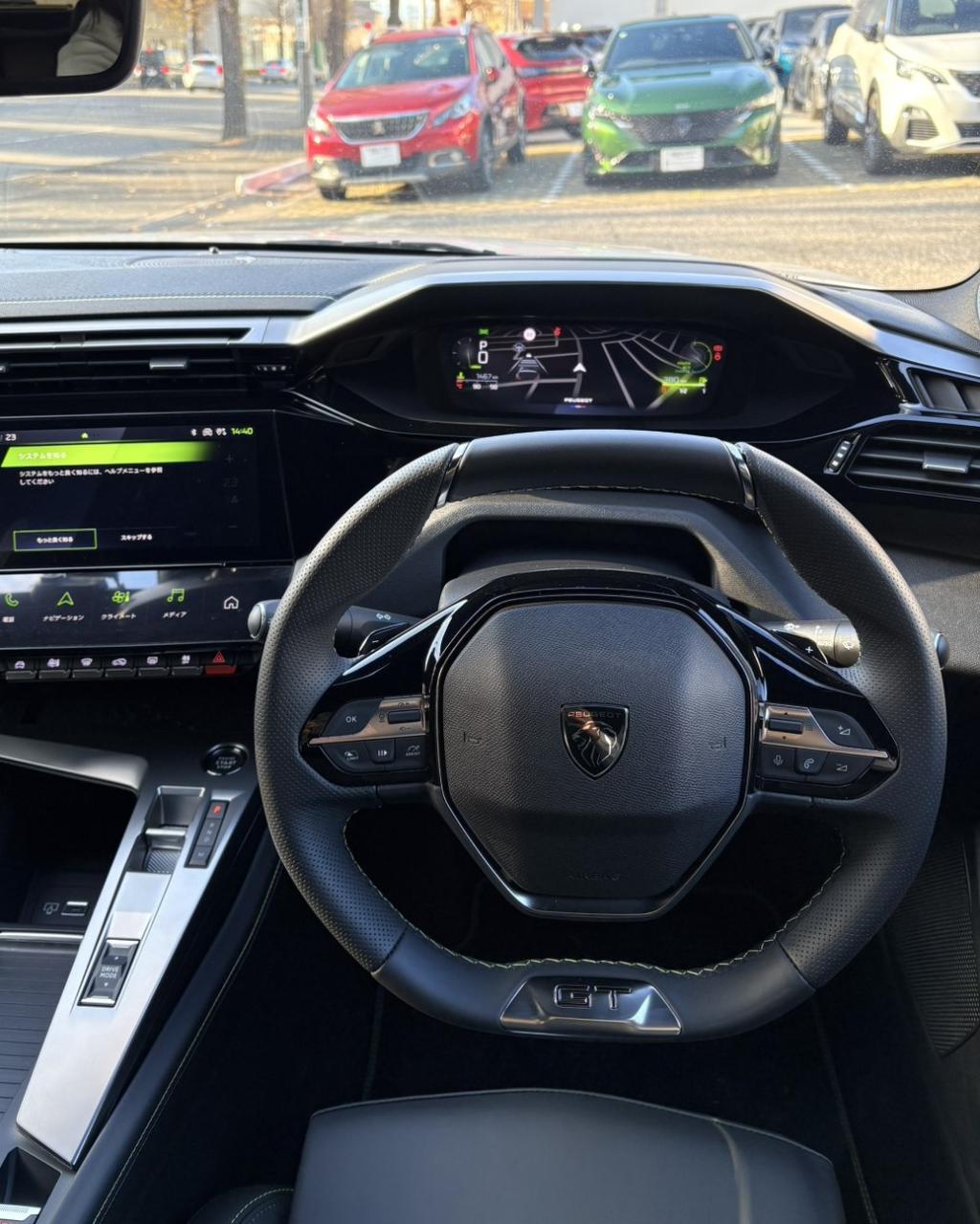 プジョーのHYBRIDをご堪能ください❤