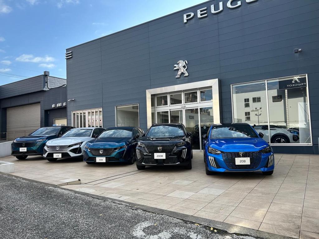 プジョーのHYBRIDをご堪能ください❤